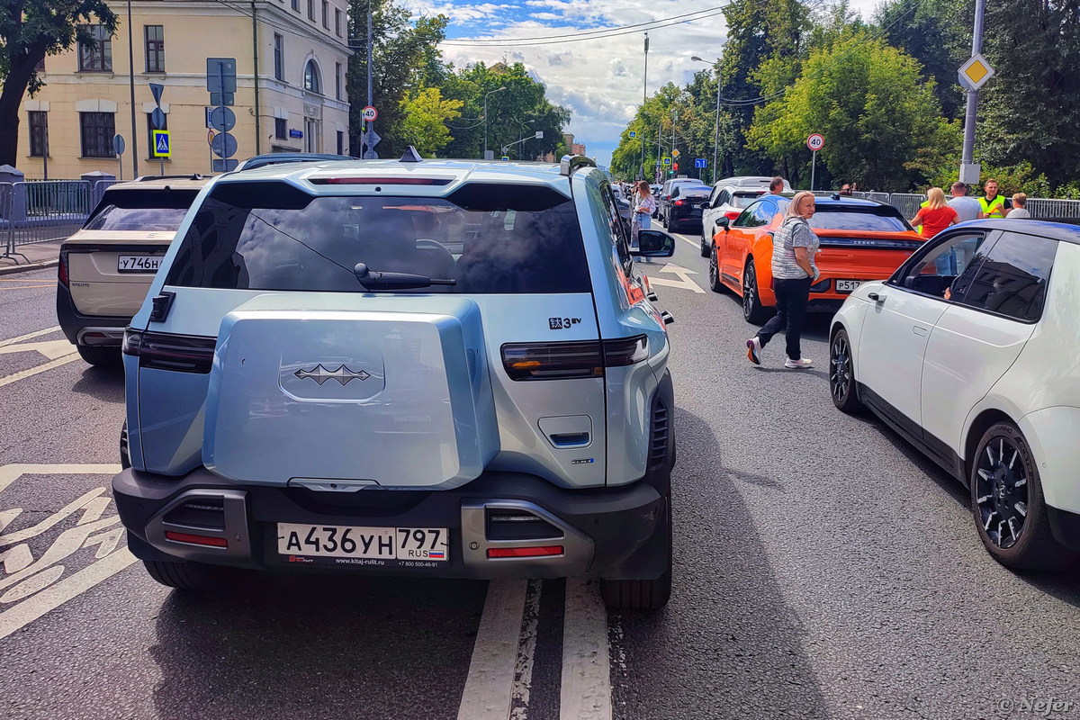 Второй электрофестиваль в Москве: представьте, я проехала по Садовому кольцу на Тесле Кибертрак электромобиль, Кибертрак, электромобилей, можно, Причем, говорит, пиццу, только, почти, такая, водитель, подумал, рядом, электромобиля, прозрачная, Тесла, очень, двери, чтобы, китайский