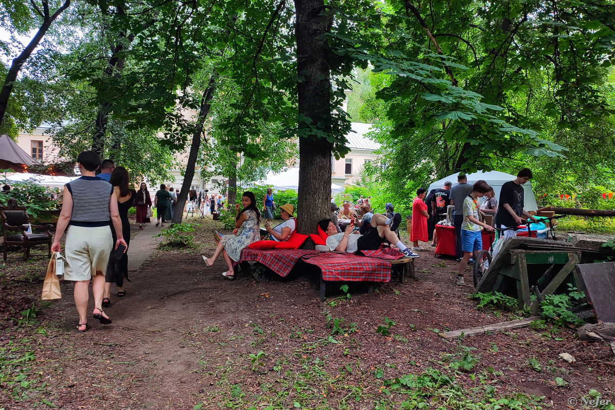 Мосвинтаж Дача проходит в городской усадьбе Федора Ардалионова Мосвинтаж Дача проходит в городской усадьбе Федора Ардалионова Мосвинтаж, Усадьба, здесь, город, недалеко, самом, лучше, игрушки, модные, журналы, разных, годов, большого, винтажные, сумочки, антикварные, многое, старинные, другое, ощущение