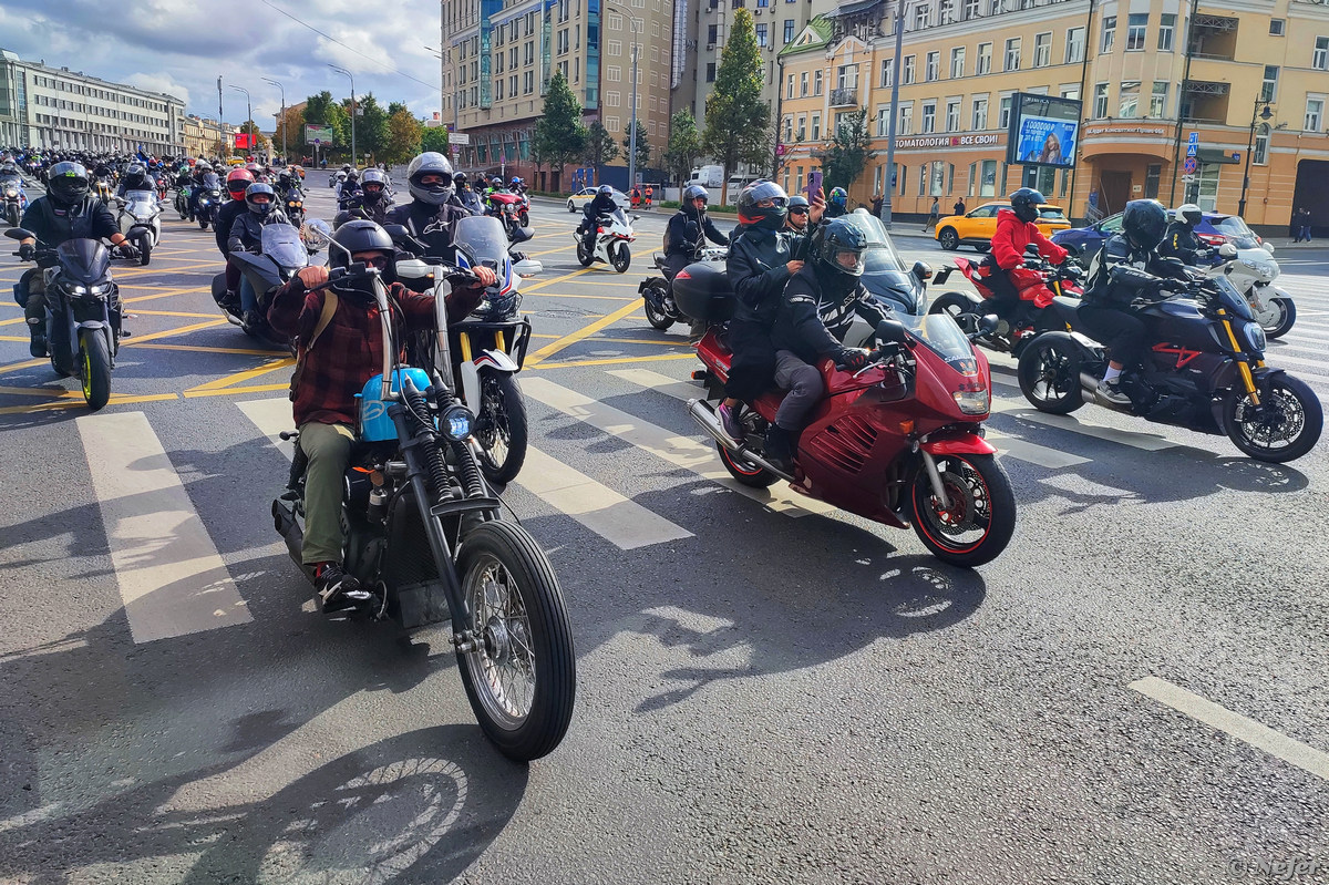 Мотофестиваль и закрытие сезона, 20 тысяч мотоциклистов проехали по Садовому кольцу мотоциклистов, мотоцикла, мотоцикл, трайк, участников, Некоторые, чтобы, всего, нужна, спереди, категория, ехали, разных, трицикл, трехколесный, стартовали, ощущениям, ближе, все‑таки, спорткару