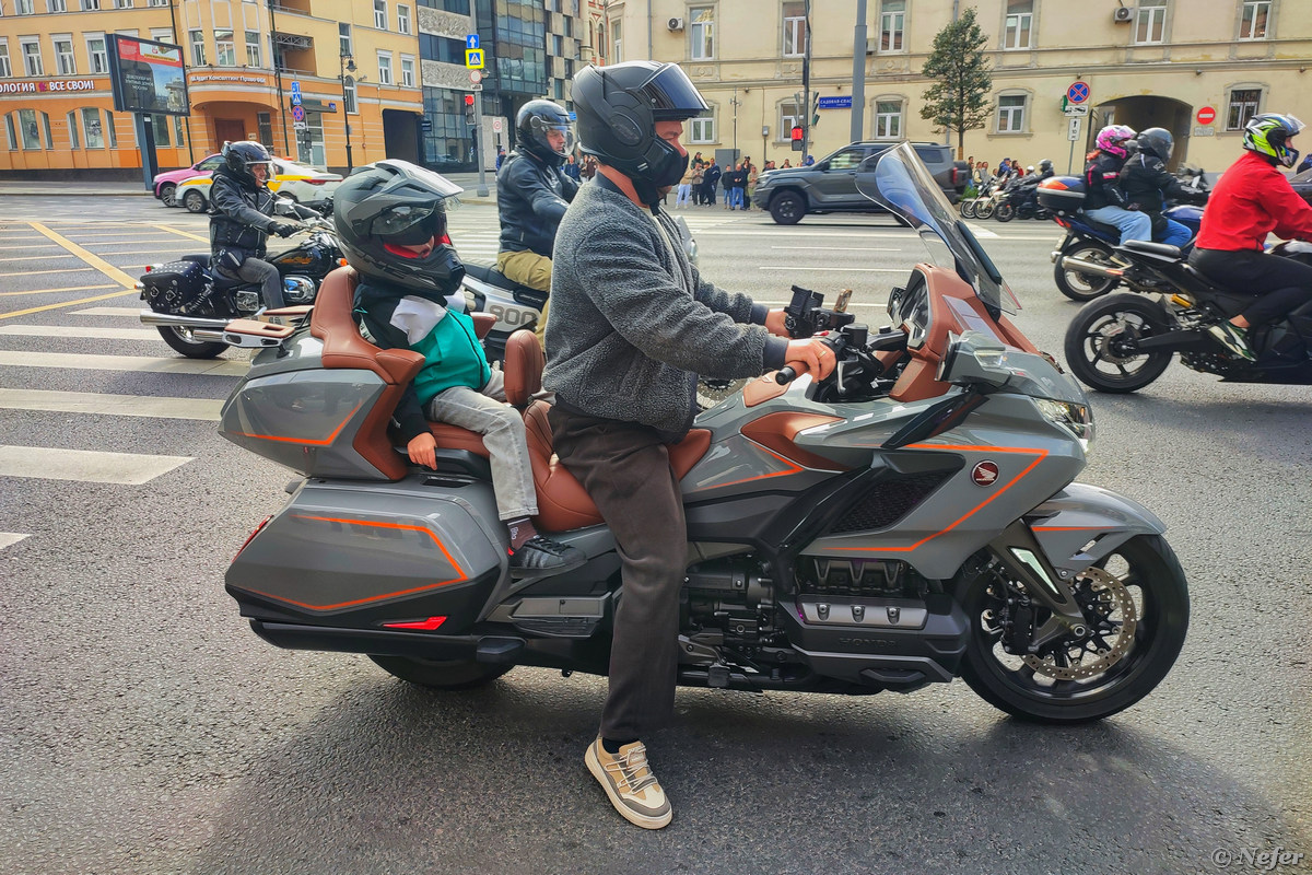 Мотофестиваль и закрытие сезона, 20 тысяч мотоциклистов проехали по Садовому кольцу мотоциклистов, мотоцикла, мотоцикл, трайк, участников, Некоторые, чтобы, всего, нужна, спереди, категория, ехали, разных, трицикл, трехколесный, стартовали, ощущениям, ближе, все‑таки, спорткару